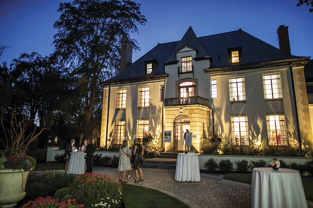 Château du Parc is located at 420 South Park Avenue in Hinsdale.