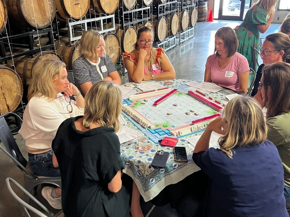 Local women learn
mahjong at a class
Colleen Loftus hosted
at Alter Brewing in
Downers Grove.