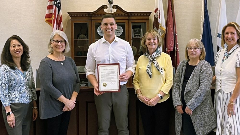 From left to right, Theresa Nevling, Lisa Everette, Village President Greg Hart, Maureen Hegarty, Beth Waldo and Kristina Goel pose with the proclamation for ALCW’s 30 years of service. 