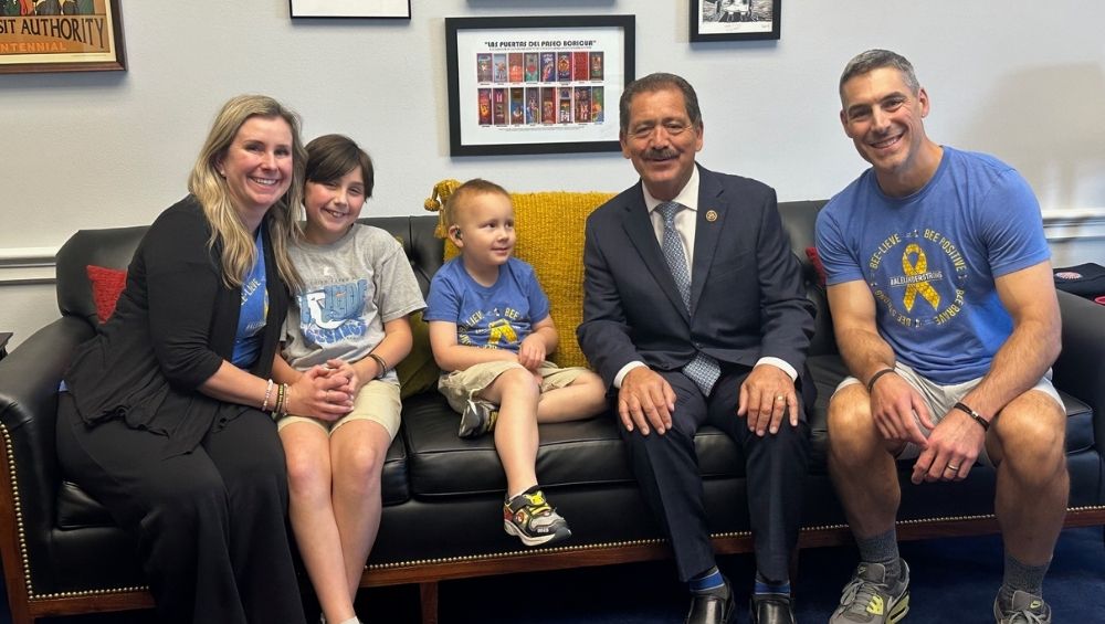 Representative Chuy Garcia welcomed the family to his office.