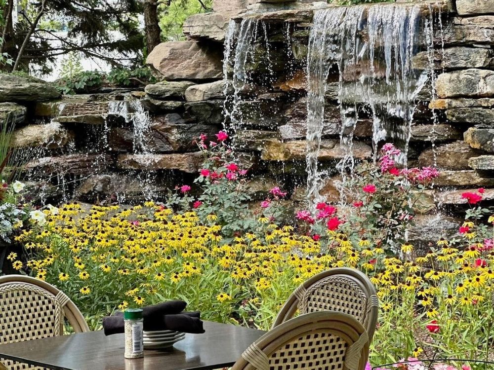 <i>Photo courtesy of Gibsons Bar & Steakhouse</i>