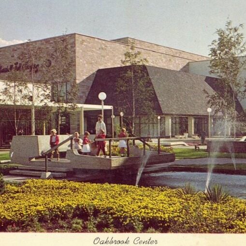 1964-postcard-plaza-outside-of-Marshall-Fields-store-which-became-Macys-in-2006