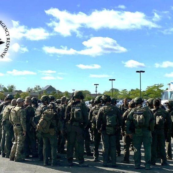 Members of MERIT’s
Metro SWAT team prepare for
a training exercise, prepare for high-risk
incidents throughout DuPage County.