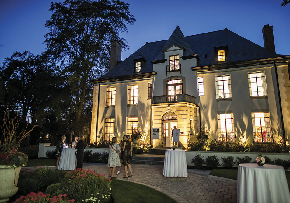 Château du Parc is located at 420 South Park Avenue in Hinsdale.