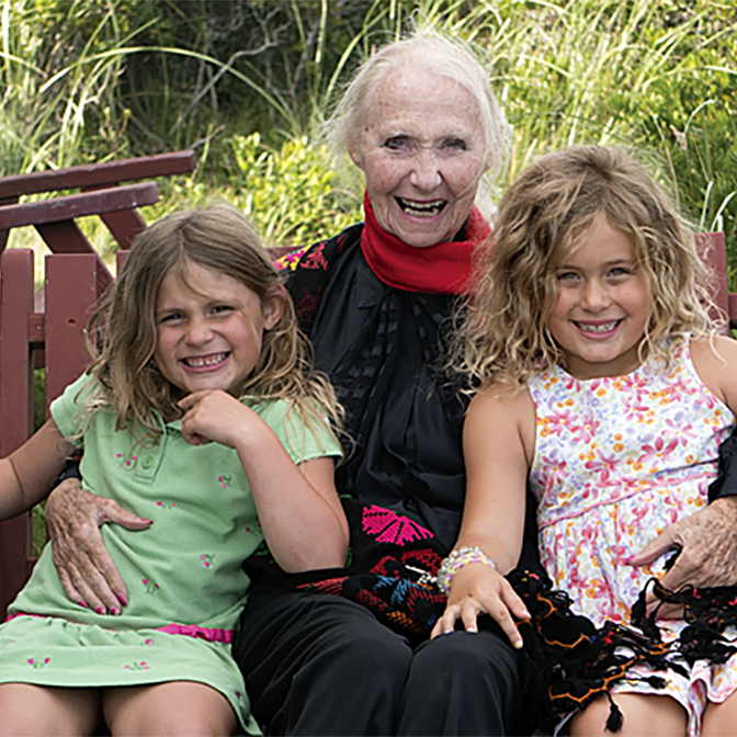 Joan-Walsh-Anglund-JWA-and-Granddaughters