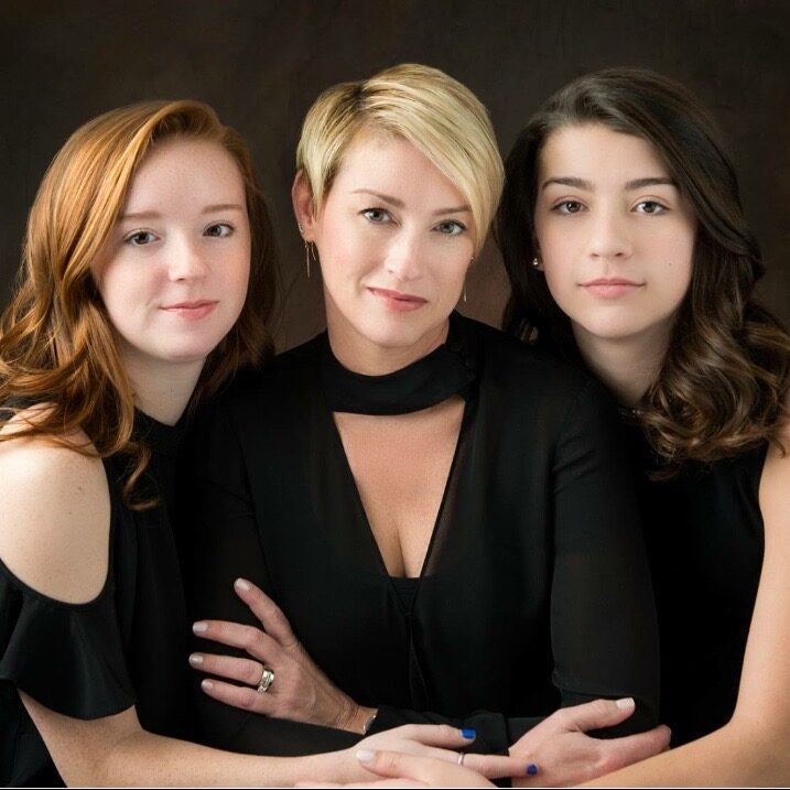 Kristi Smith, center, with daughters Averle and Alex