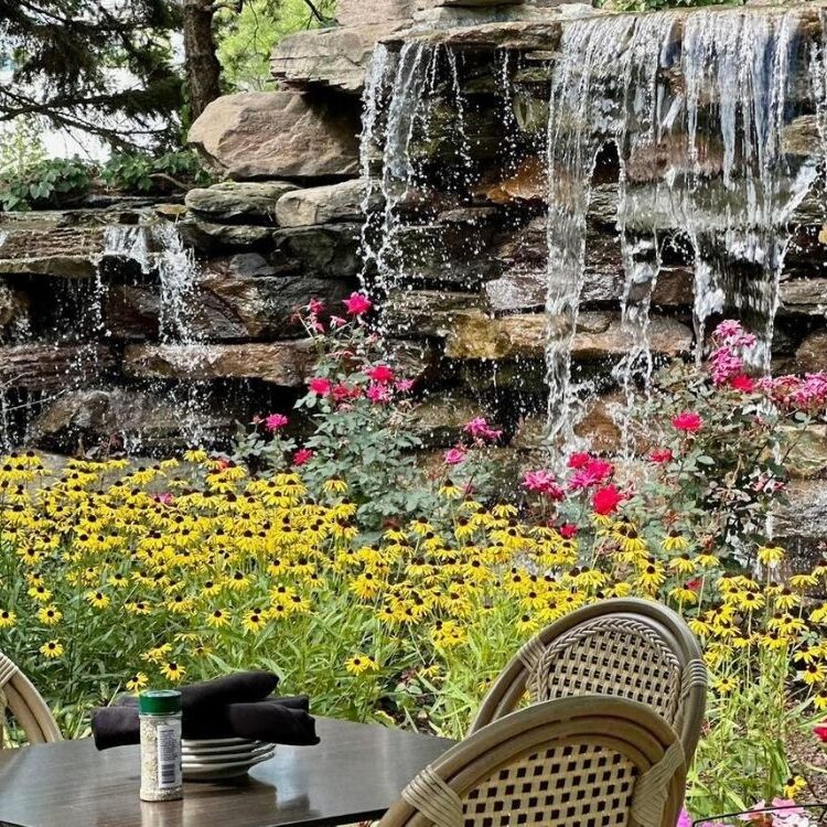 <i>Photo courtesy of Gibsons Bar & Steakhouse</i>